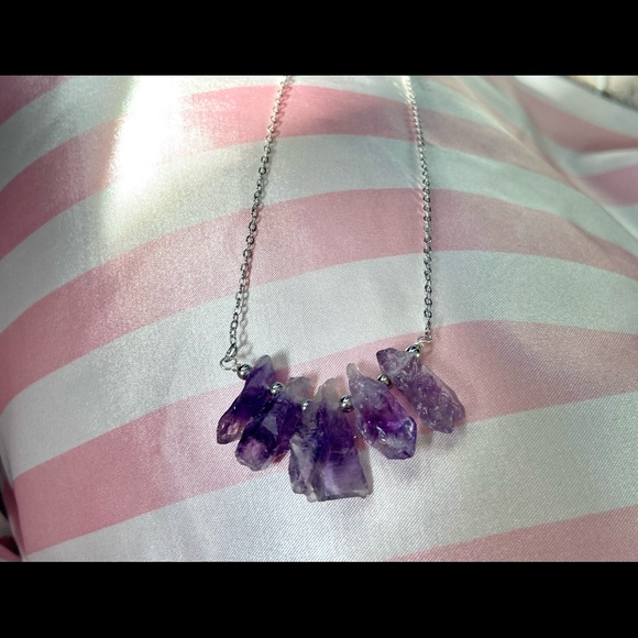 Raw Amethyst crystal necklace - Picture 7 of 10